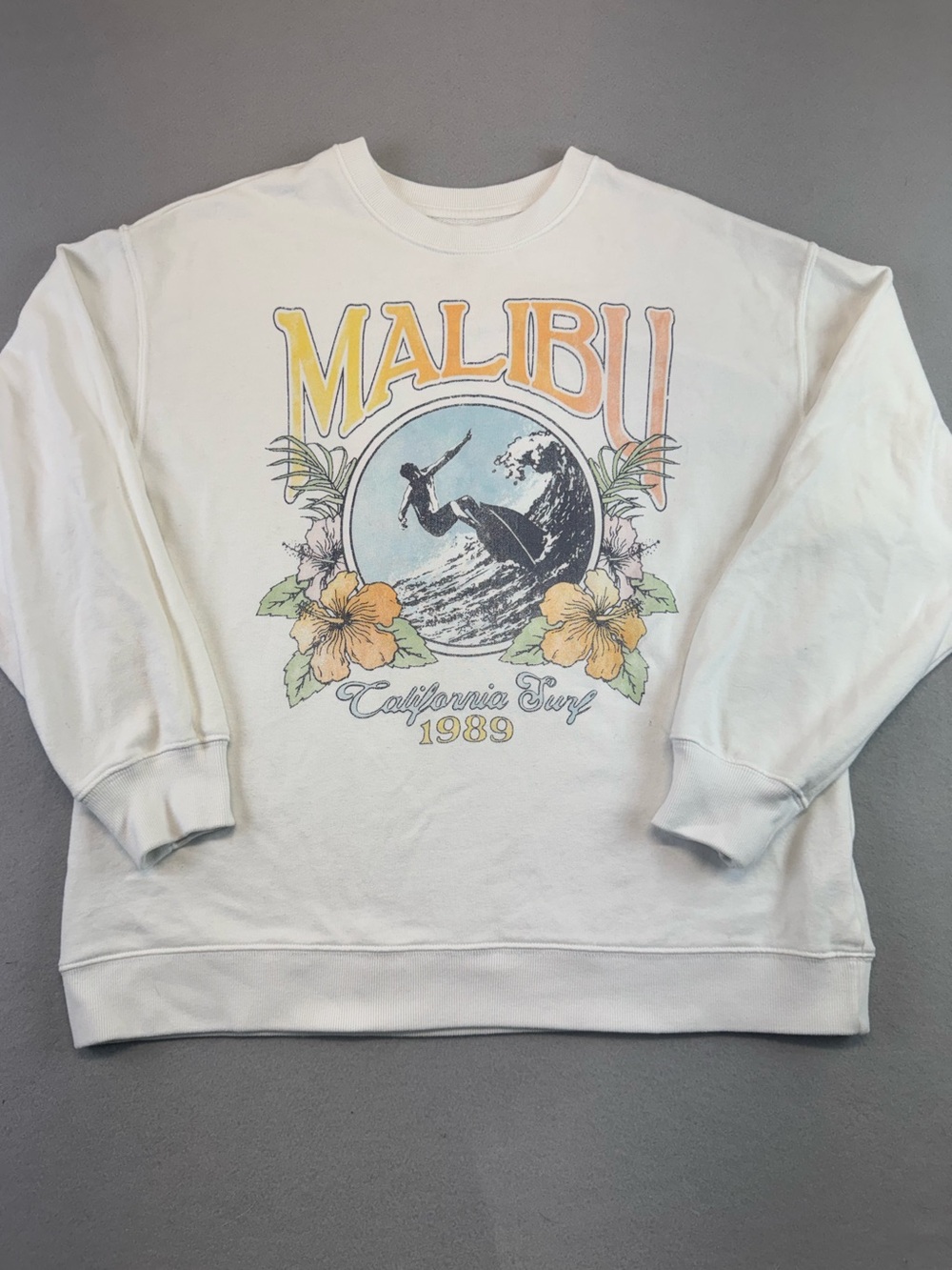 Hollister Malibu Graphic Crewneck, Boxy Fit Sweatshirt - White, Size Small‎